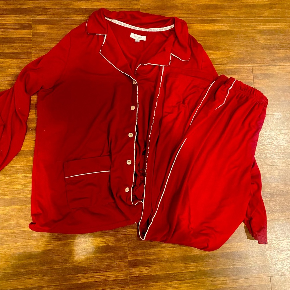 Nine West women’s pajamas size medium set
